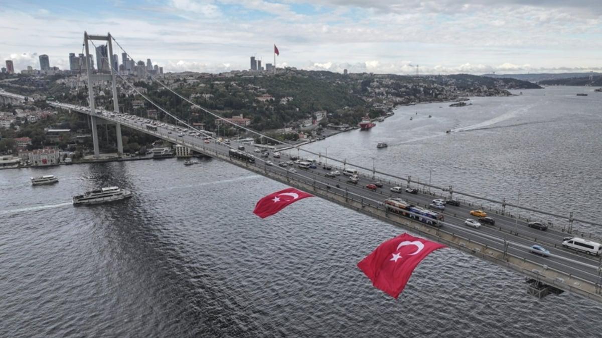 15 Temmuz Şehitler Köprüsü’nden geçen araç sayısı 2,7 milyarı aştı