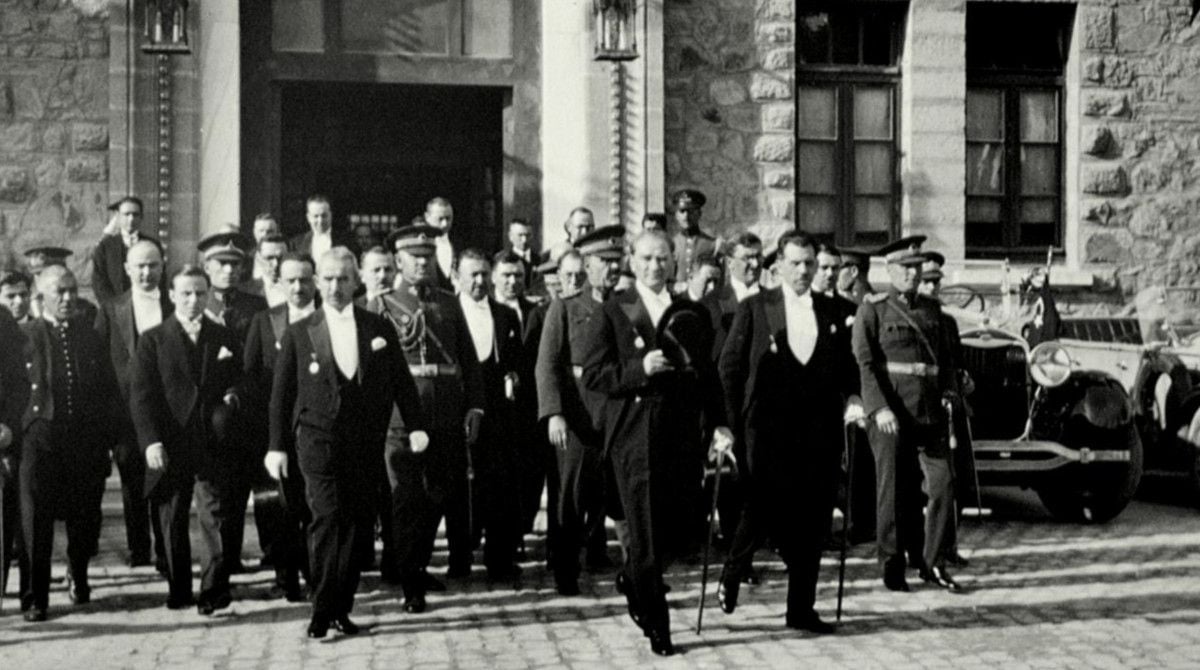 1923'te kurulan Türkiye Cumhuriyeti'nin ilk kabinesi