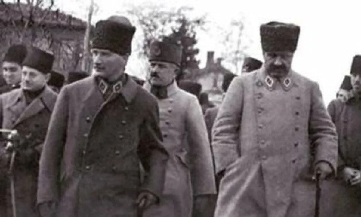 1923'te kurulan Türkiye Cumhuriyeti'nin ilk kabinesi