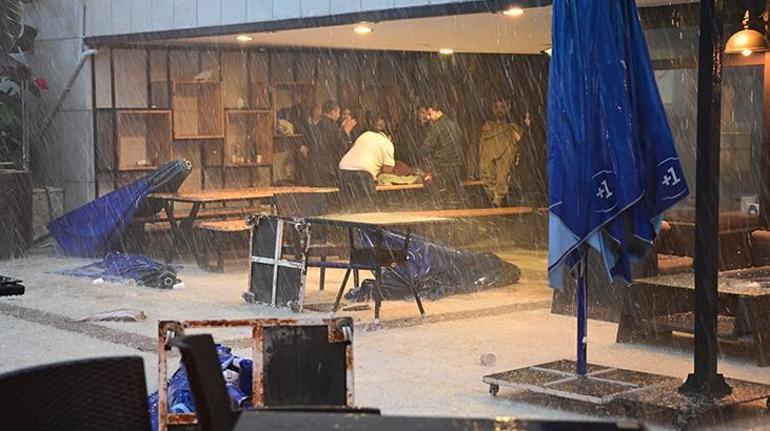 3 ilde sağanak ve dolu şoku! Sokaklar beyaza büründü 1 3 ilde sağanak ve dolu şoku! Sokaklar beyaza büründü