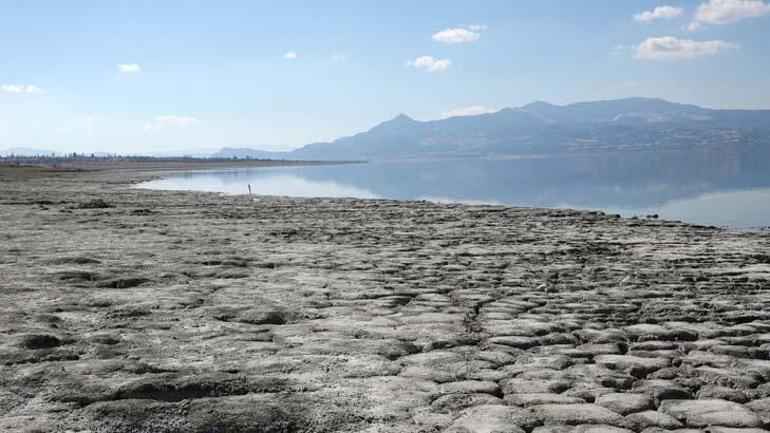50 yılda yarısı kayboldu! Türkiye'nin en büyük göllerinden biriydi 1 50 yılda yarısı kayboldu! Türkiye'nin en büyük göllerinden biriydi