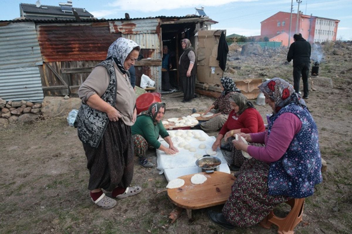 700 yıllık hamur işi! 4 malzeme ile yapılıyor, kış boyu tüketiliyor... 1 700 yıllık hamur işi! 4 malzeme ile yapılıyor, kış boyu tüketiliyor...