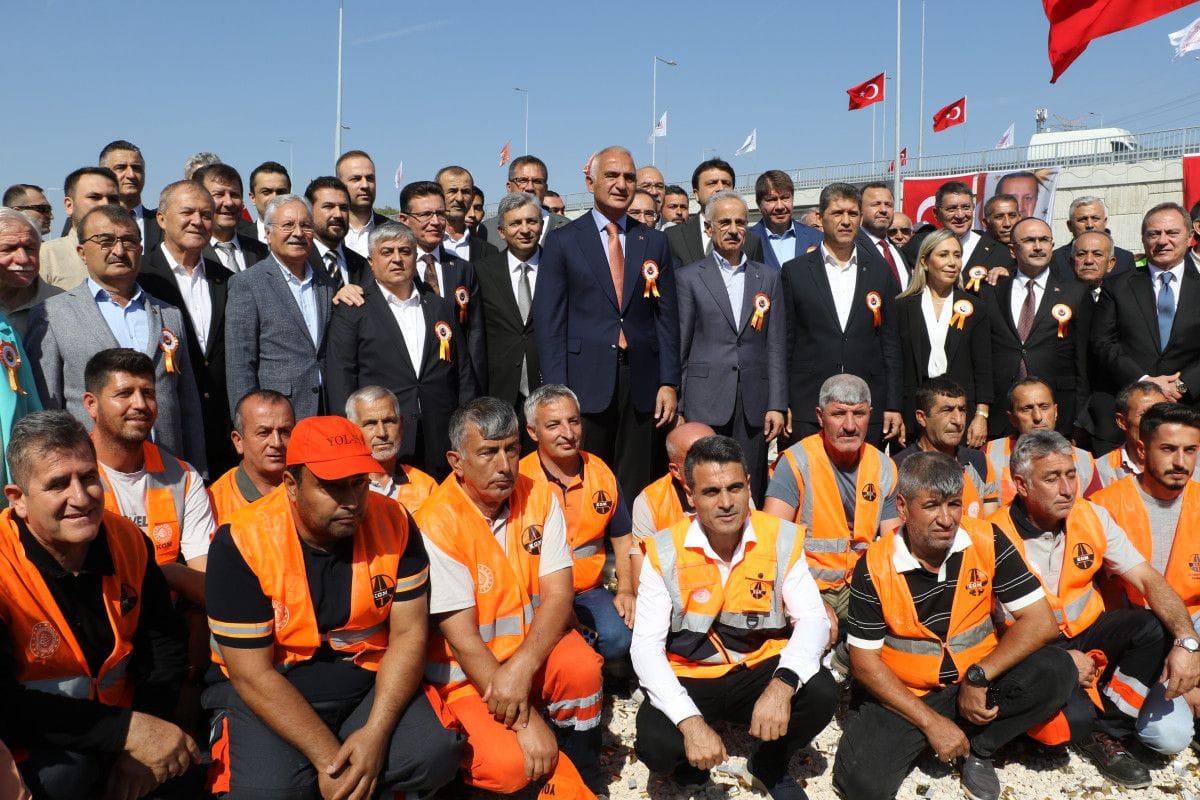 Abdulkadir Uraloğlu: Antalya'nın kalbinde hızlı, güvenli, konforlu bir ulaşım ağını tesis ettik 3 Abdulkadir Uraloğlu: Antalya'nın kalbinde hızlı, güvenli, konforlu bir ulaşım ağını tesis ettik