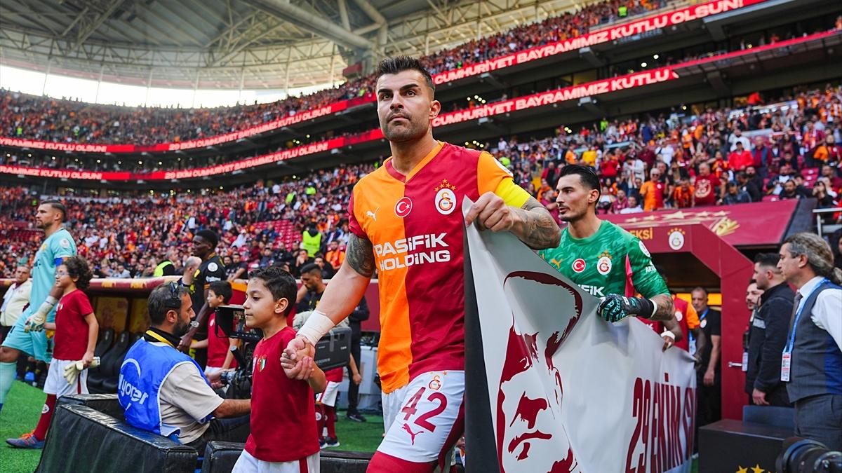 Abdülkerim Bardakcı’nın Galatasaray ile 100. Lig Maçı Heyecanı