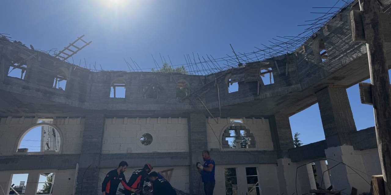 Adıyaman'da Cami İnşaatında Göçük: 6 İşçi Kahramanca Kurtarıldı