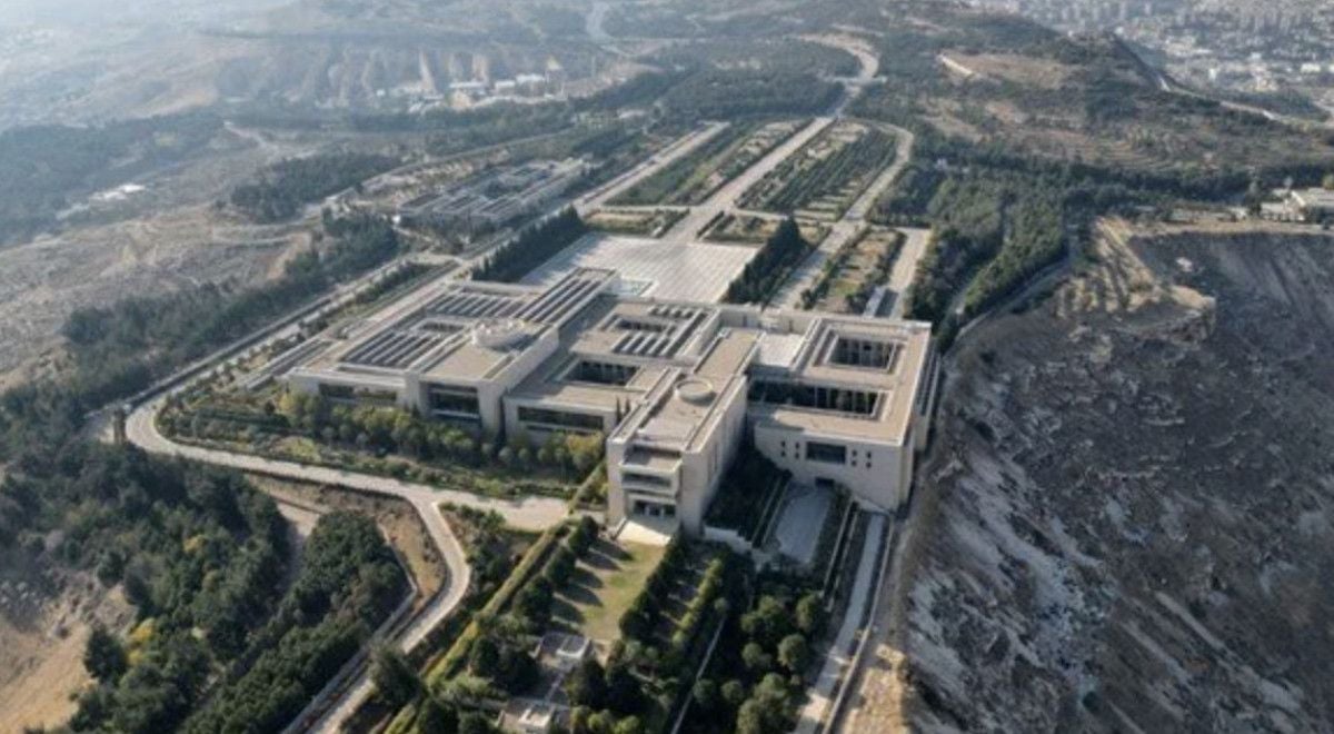 Ahmed Şara'dan Destekçilerine Kesin Uyarı: Lüks Araçlarınızı İade Edin 1 Ahmed Şara'dan Destekçilerine Kesin Uyarı: Lüks Araçlarınızı İade Edin