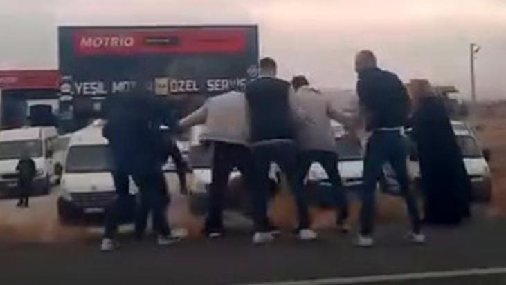 Aksaray’da polis cenazesi sonrası saldırı! Yol tartışması kanlı bitti: 4 yaralı, 7 gözaltı