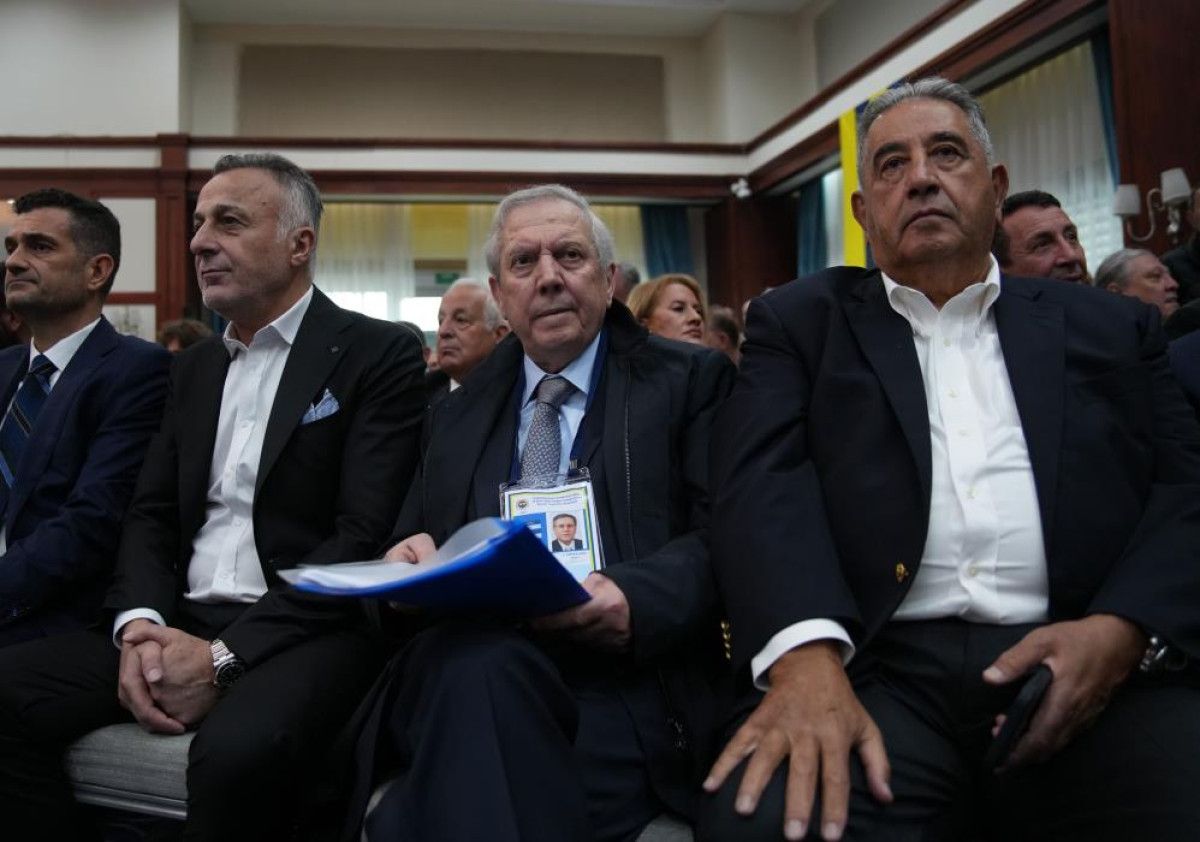 Ali Koç ve Aziz Yıldırım arasında karşılıklı atışma 4 Ali Koç ve Aziz Yıldırım arasında karşılıklı atışma