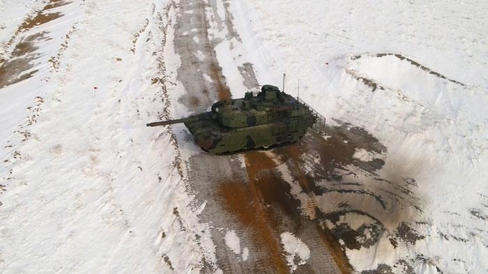 Altay tankı sahaya iniyor: Türk mühendislerden vurucu güç!