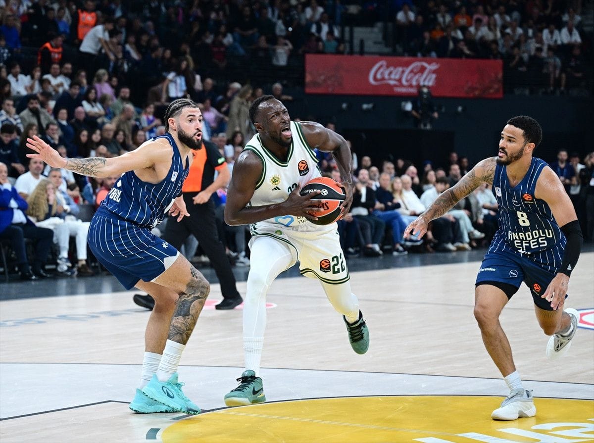 Anadolu Efes evinde Panathinaikos'a yenildi 1 Anadolu Efes evinde Panathinaikos'a yenildi