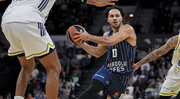 Anadolu Efes, Paris Basketbol deplasmanında