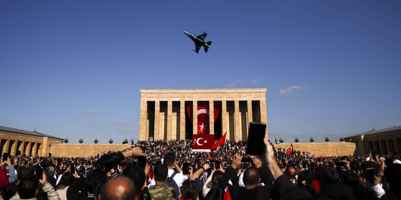 Anıtkabir’e Doğru: Cumhuriyetin 102. Yılında Kucaklayan Anılar ve Coşkulu Yürüyüş