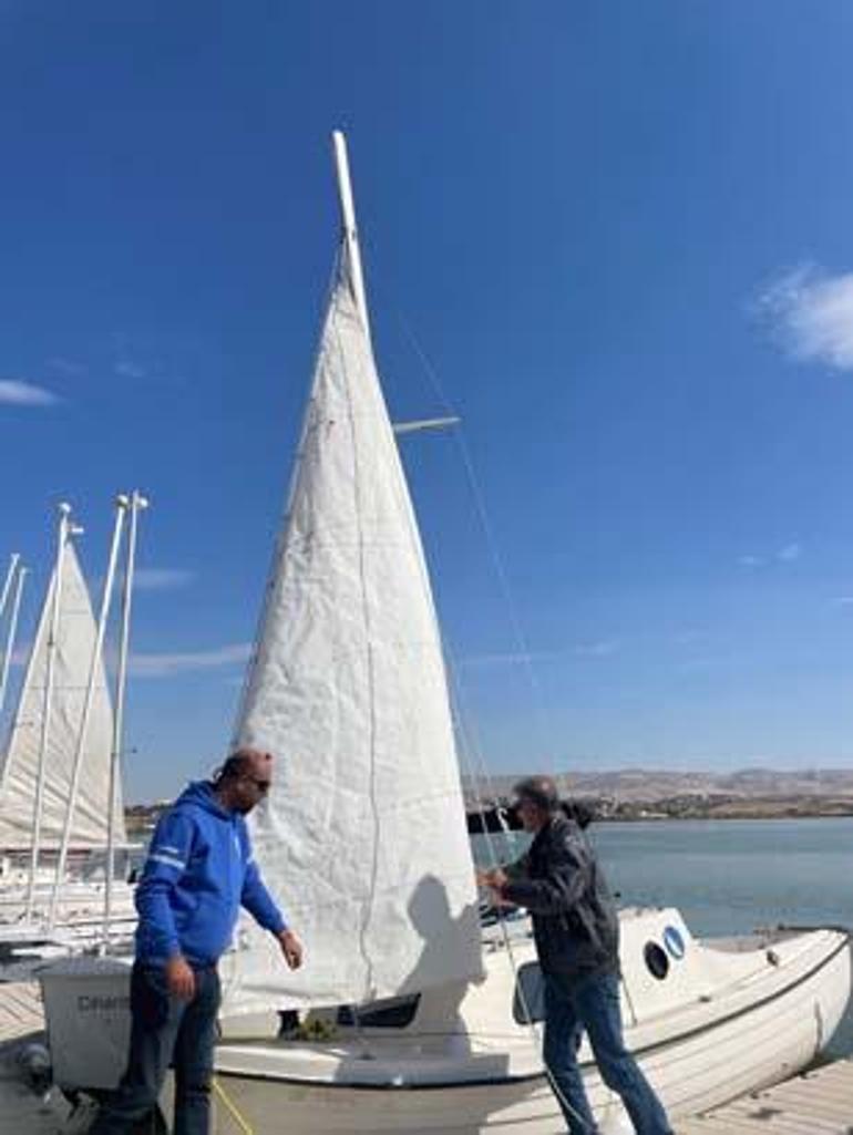 Ankara'da yaptığı tekneyle Türkiye'yi geziyor: Çok ucuza mal olan bir yöntem 1 Ankara'da yaptığı tekneyle Türkiye'yi geziyor: Çok ucuza mal olan bir yöntem