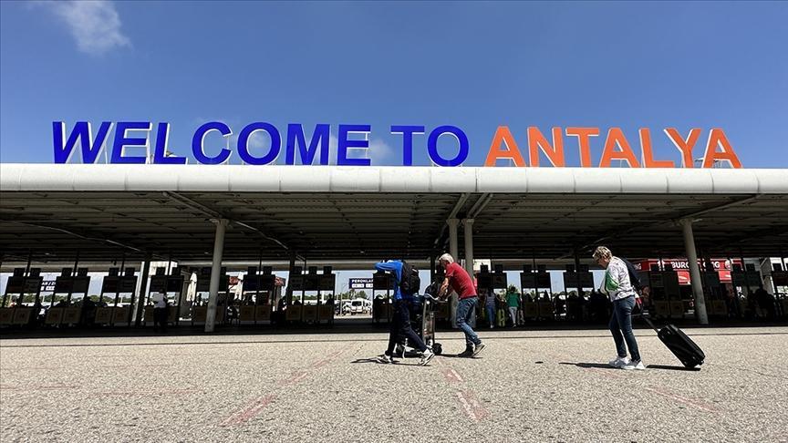 Antalya Havalimanı’na 77 metre yüksekliğinde yeni kule