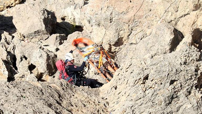 Antalya’da 30 metrelik falezlerden ceset çıktı 1 Antalya’da 30 metrelik falezlerden ceset çıktı