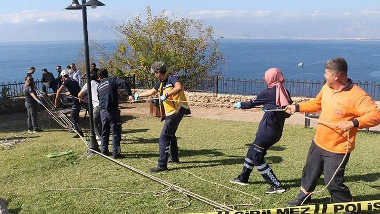 Antalya’da 30 metrelik falezlerden ceset çıktı 2 Antalya’da 30 metrelik falezlerden ceset çıktı