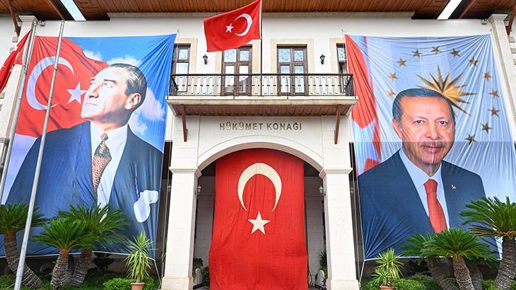 Antalya’da Cumhuriyet Bayramı ilk Türk bayraklarından biriyle kutlanıyor