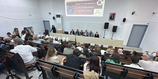 Antalya’da doktorlar mezun oldukları üniversitede 25 yıl sonra yeniden buluştu