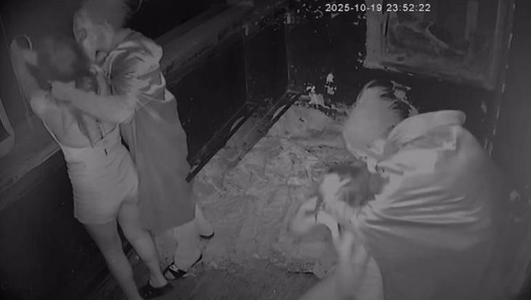 Arkadaşlarıyla gittiği 'korku evi' hayatını kabusa çevirdi! Genç kadın ‘ölmekten korktum’ diyerek anlattı 2 Arkadaşlarıyla gittiği 'korku evi' hayatını kabusa çevirdi! Genç kadın ‘ölmekten korktum’ diyerek anlattı