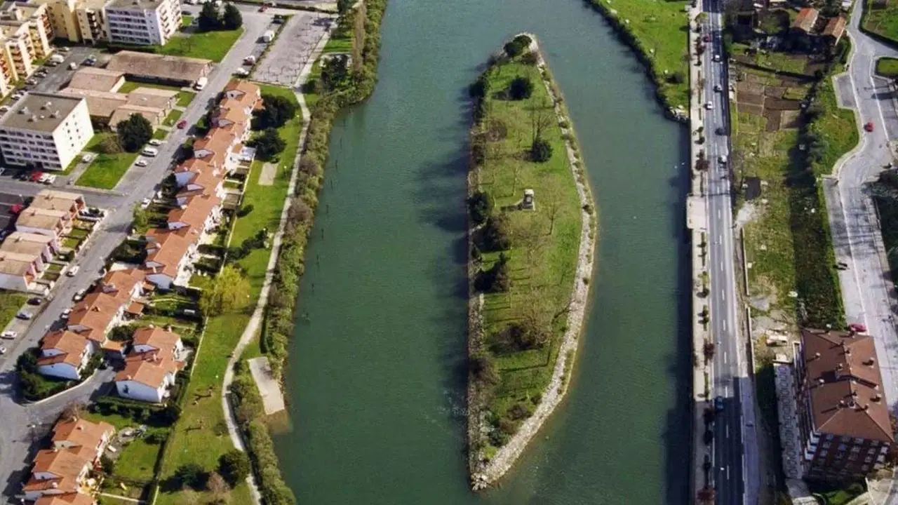 Avrupa’nın en ilginç sınırı: Bu ada altı ayda bir ülke değiştiriyor