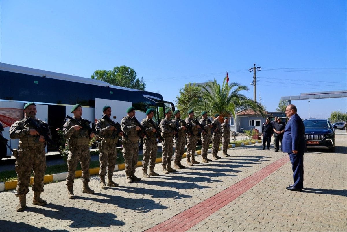 Aydın'da özel harekat polisleri, dualarla Suriye'ye uğurlandı