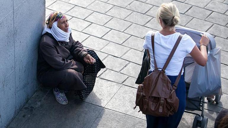 Aynı anda birçok yerde görülen 'Hızır' kadın! Dilencilerin yeni taktiği: 'Dini böyle kullanıyorlar' 4 Aynı anda birçok yerde görülen 'Hızır' kadın! Dilencilerin yeni taktiği: 'Dini böyle kullanıyorlar'