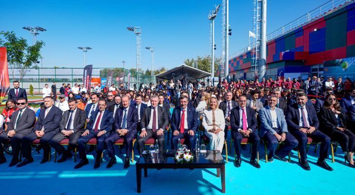 Bakan Bak: “Türk tenisi için önemli bir adım”