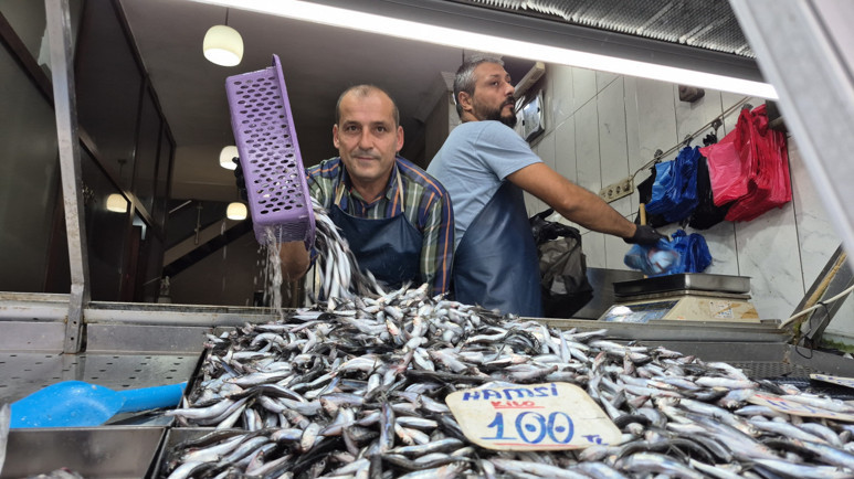 Balıkçı esnafı yanıtladı: Balık fiyatları daha da düşer mi? 1 Balıkçı esnafı yanıtladı: Balık fiyatları daha da düşer mi?