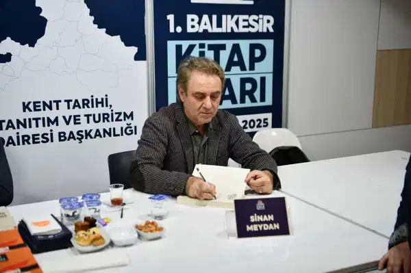 Balıkesir Kitap Fuarı’na yoğun ilgi: 50 bin kitapsever 2 Balıkesir Kitap Fuarı’na yoğun ilgi: 50 bin kitapsever