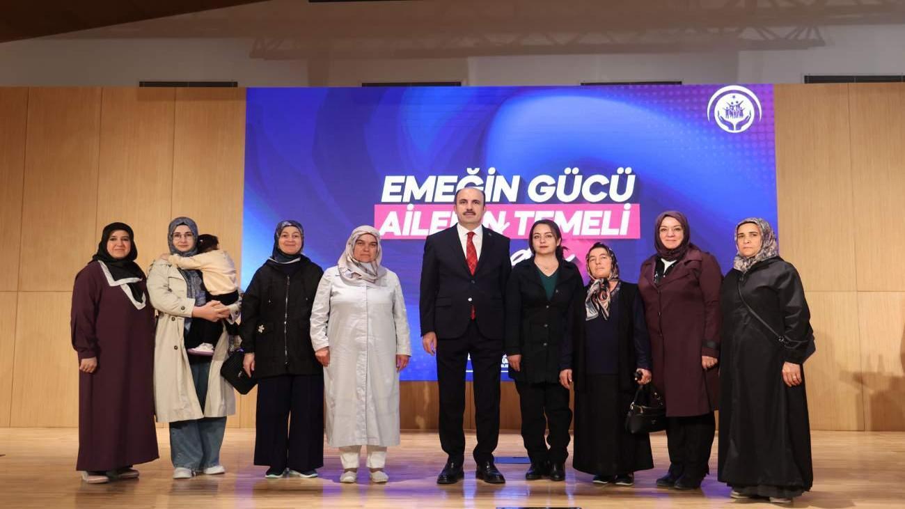 Başkan Altay “aile yılı” kapsamında ilçelerden gelen kadınlarla buluştu