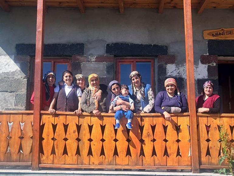 Boğatepe'nin kaderini değiştiren trafik kazası! '40 yaşında Fransızca öğrendim' 3 Boğatepe'nin kaderini değiştiren trafik kazası! '40 yaşında Fransızca öğrendim'