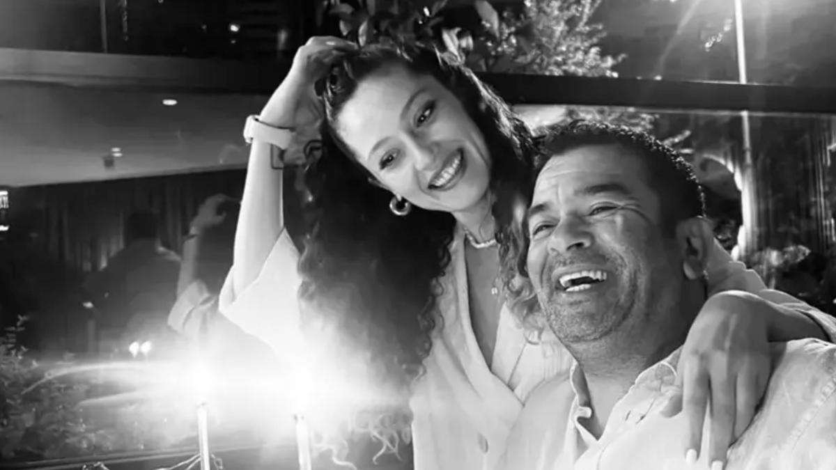 Bülent Şakraktan Cesur Aşk İfadesi: Küçük Sevgilisinin Doğum Gününü Coşkuyla Kutladı!