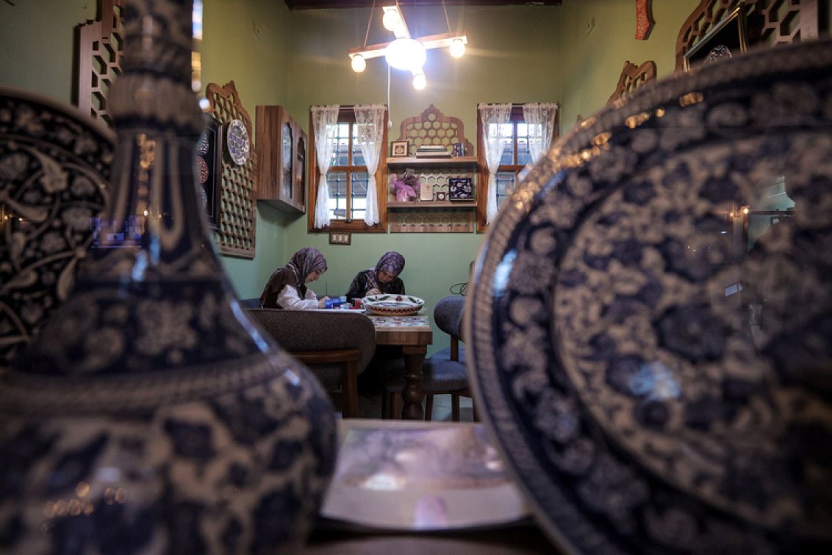 Bursa'nın 600 Yıllık Hazinesi: Tahtakale Yoğurt Han'da Geleneksel Sanatlar Yeniden Canlanıyor!