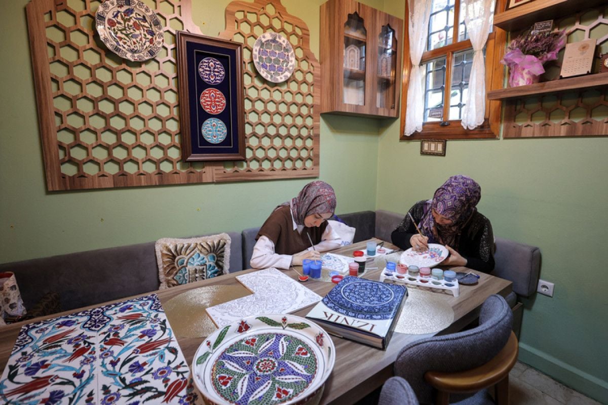 Bursa'nın 600 Yıllık Hazinesi: Tahtakale Yoğurt Han'da Geleneksel Sanatlar Yeniden Canlanıyor!