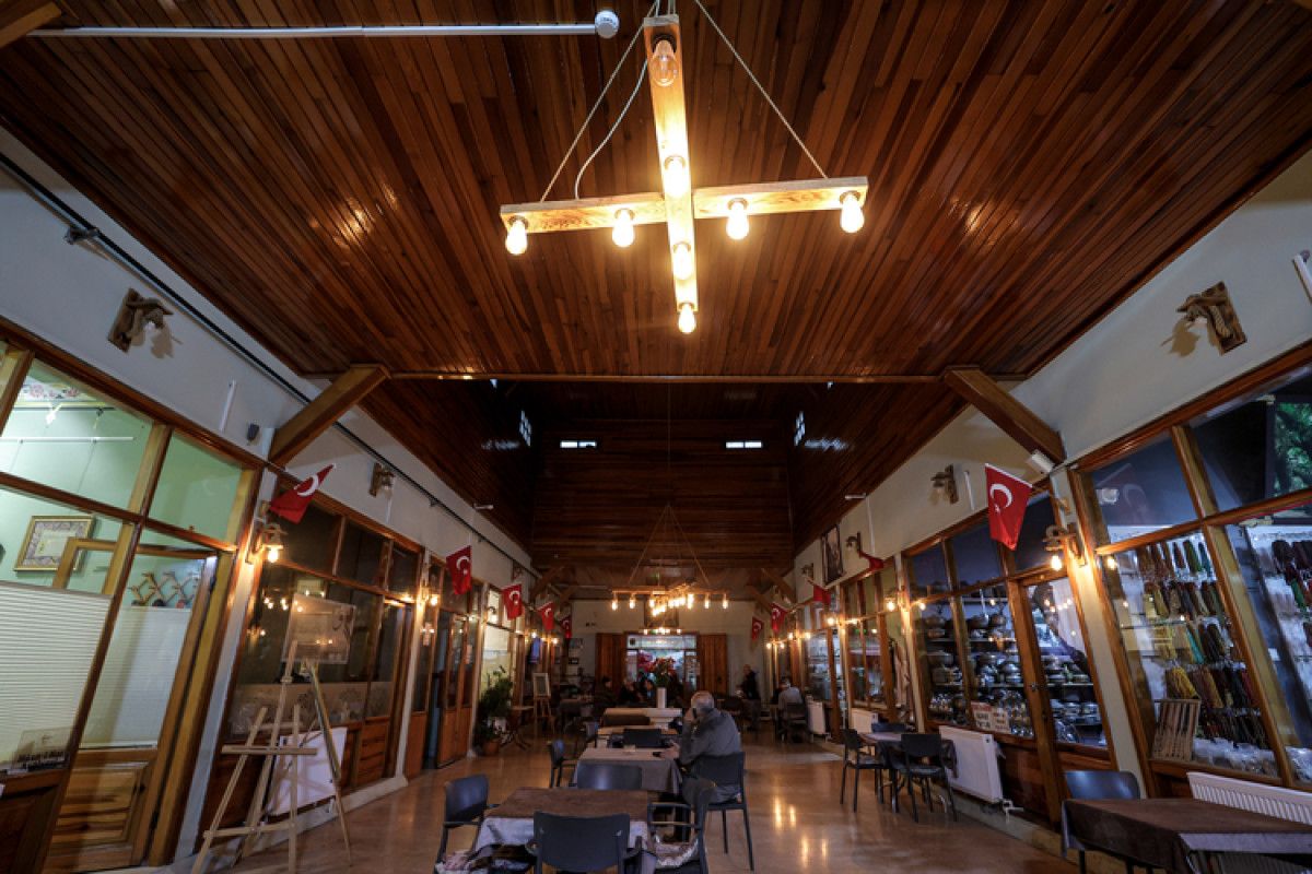 Bursa'nın 600 Yıllık Hazinesi: Tahtakale Yoğurt Han'da Geleneksel Sanatlar Yeniden Canlanıyor!