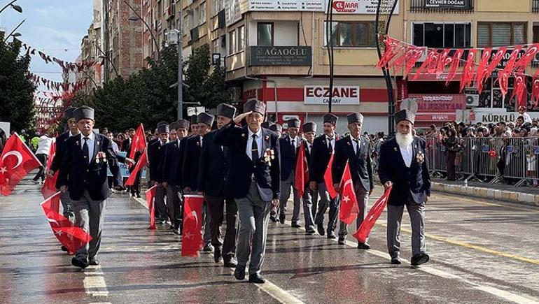 CANLI | Türkiye Cumhuriyeti'nin kuruluşunun 102'nci yıl dönümü, tüm yurtta büyük bir coşkuyla kutlanıyor 1 CANLI | Türkiye Cumhuriyeti'nin kuruluşunun 102'nci yıl dönümü, tüm yurtta büyük bir coşkuyla kutlanıyor