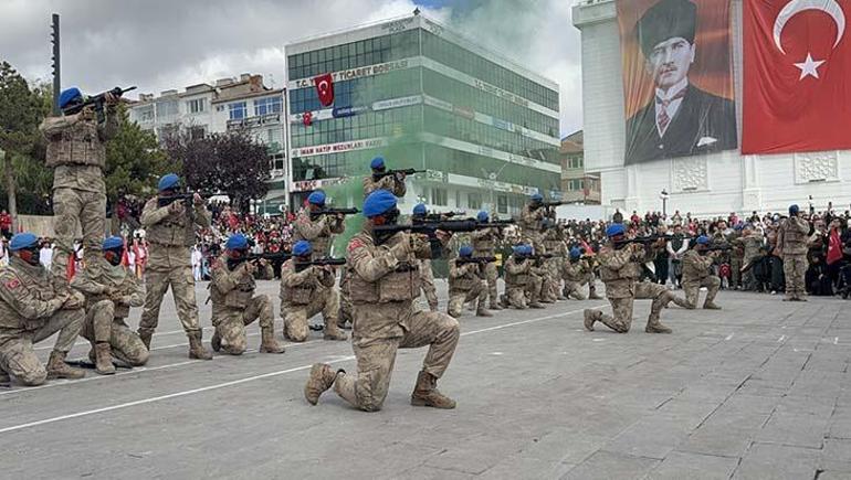 CANLI | Türkiye Cumhuriyeti'nin kuruluşunun 102'nci yıl dönümü, tüm yurtta büyük bir coşkuyla kutlanıyor 3 CANLI | Türkiye Cumhuriyeti'nin kuruluşunun 102'nci yıl dönümü, tüm yurtta büyük bir coşkuyla kutlanıyor