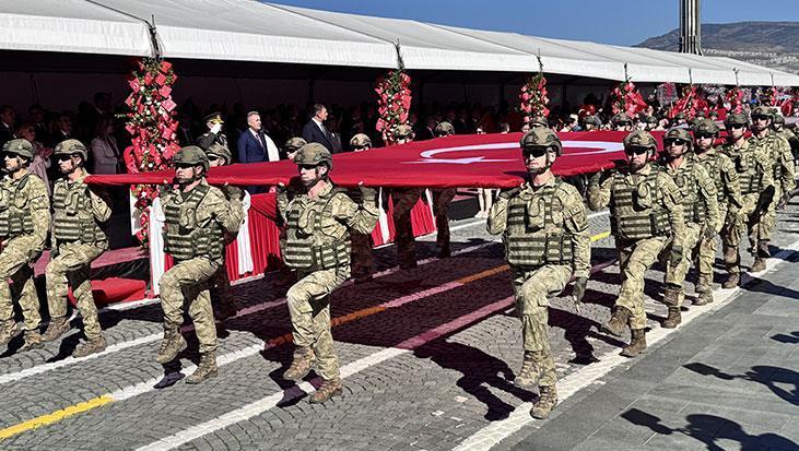 CANLI | Türkiye Cumhuriyeti’nin kuruluşunun 102’nci yıl dönümü, tüm yurtta büyük bir coşkuyla kutlanıyor