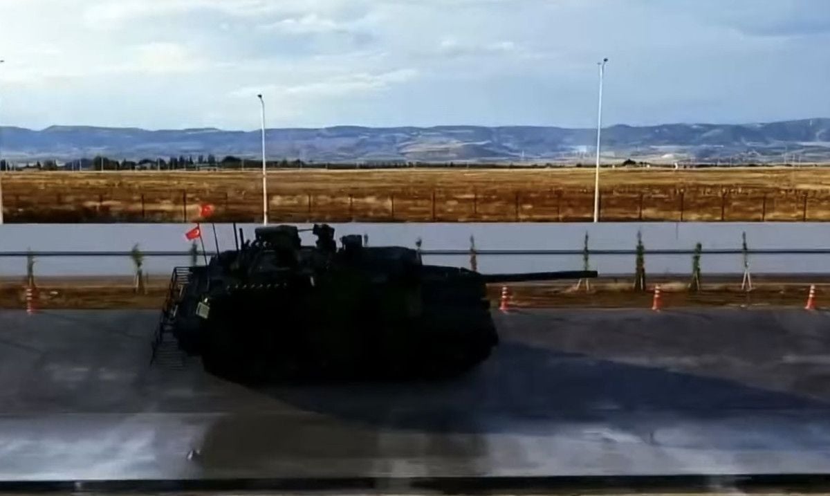 Çelik kale ALTAY Tankı'ndan gövde gösterisi