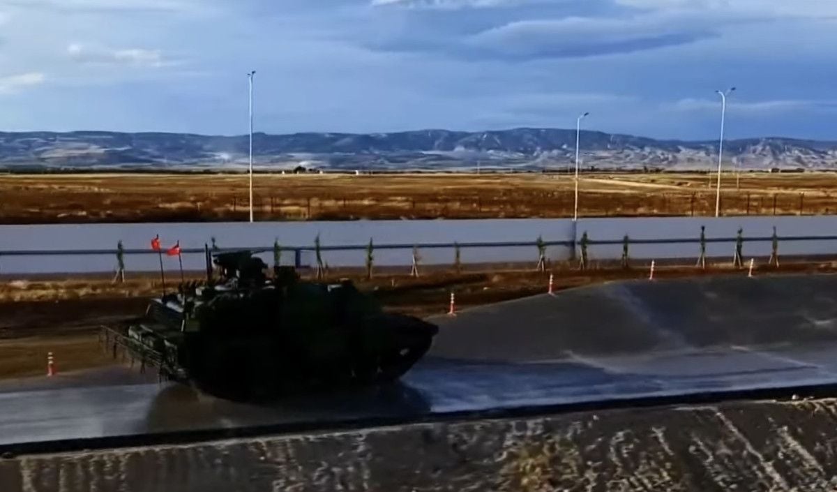 Çelik kale ALTAY Tankı'ndan gövde gösterisi