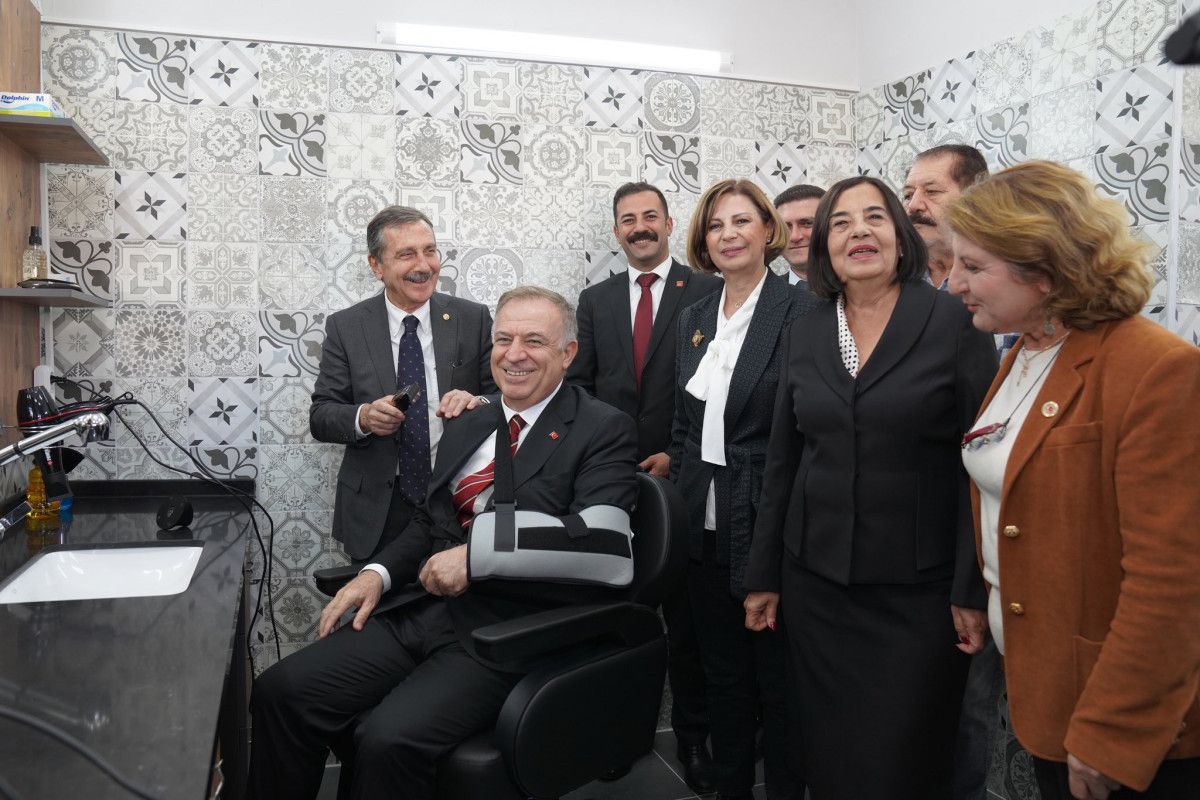 CHP'li Tepebaşı Belediyesi, Türkiye'nin ilk 'Kent Berberi'ni açtı