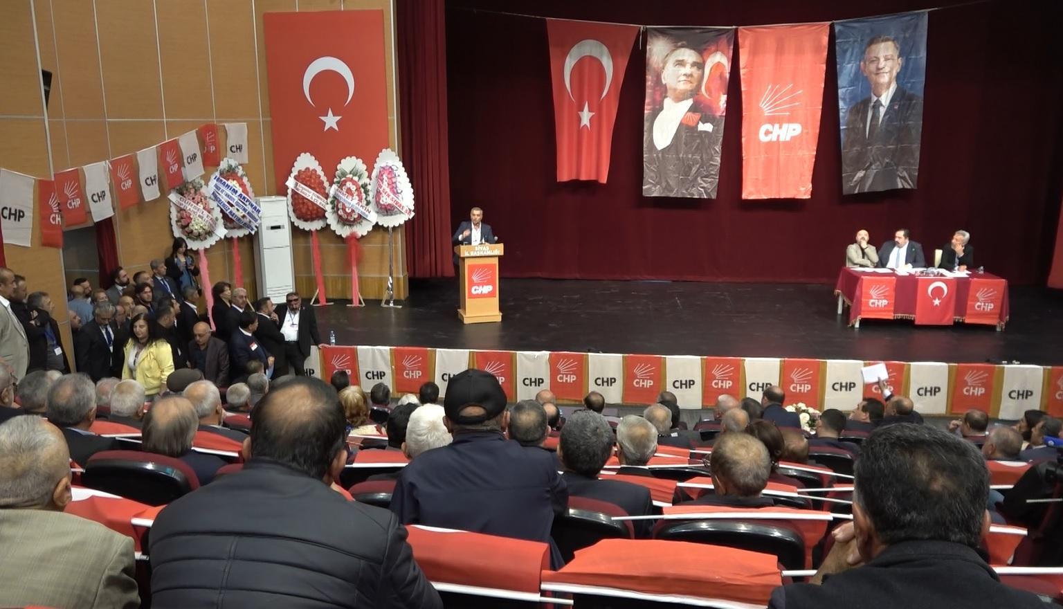CHP'nin Sivas kongresinde ortalığı karıştıran sözler: Etekli fotoğraflarımı paylaştılar
