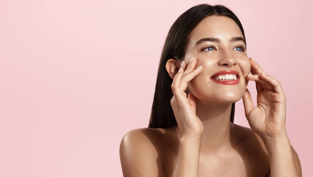 Cildinize gece boyunca ışıltı katın: Slugging tekniği ve mucizevi faydaları 3 Cildinize gece boyunca ışıltı katın: Slugging tekniği ve mucizevi faydaları