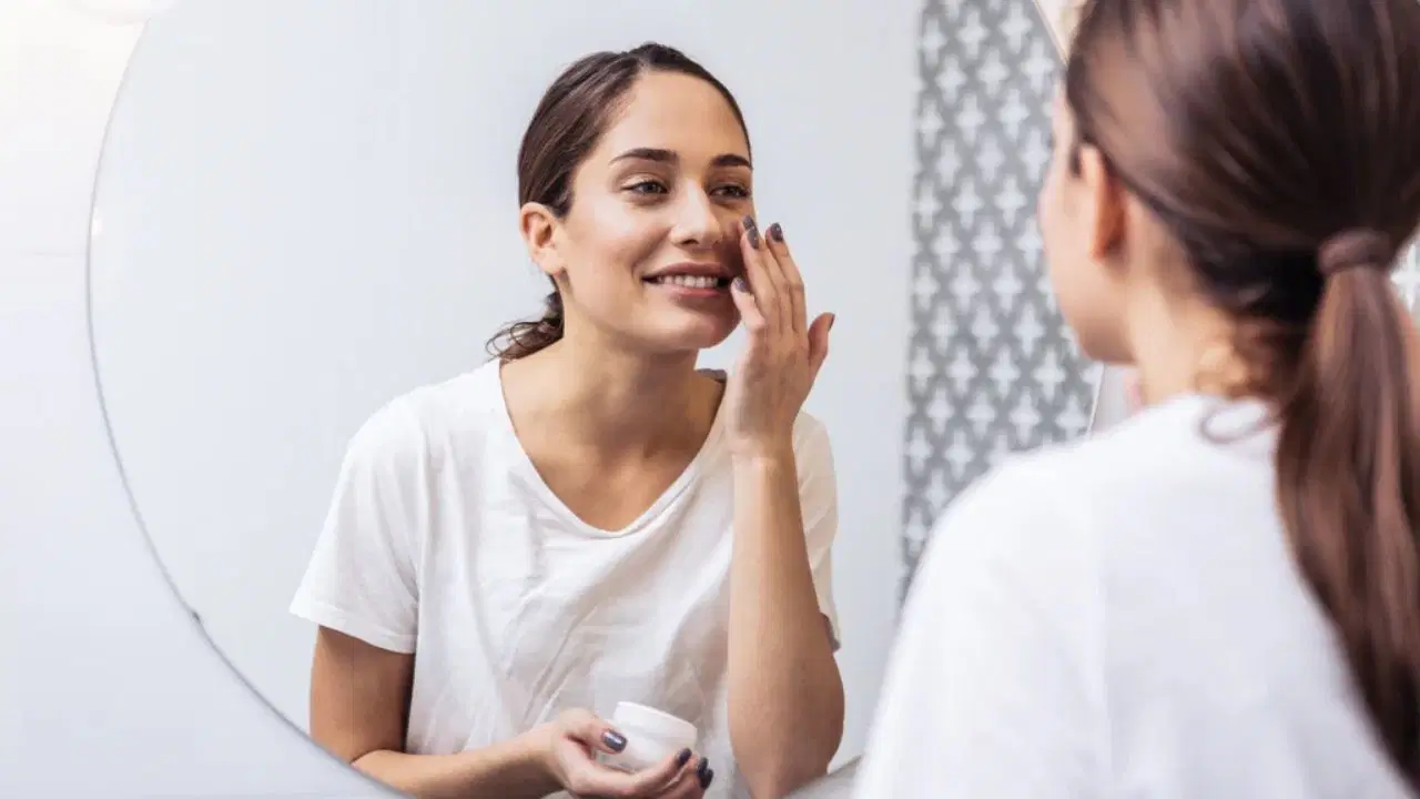 Cildinize gece boyunca ışıltı katın: Slugging tekniği ve mucizevi faydaları