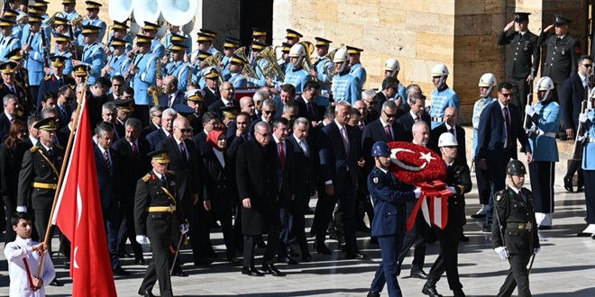 Cumhurbaşkanı Erdoğan Anıtkabir’i ziyaret etti