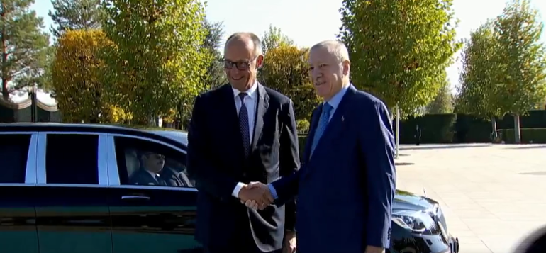 Cumhurbaşkanı Erdoğan, Merz'i Külliye'de karşıladı