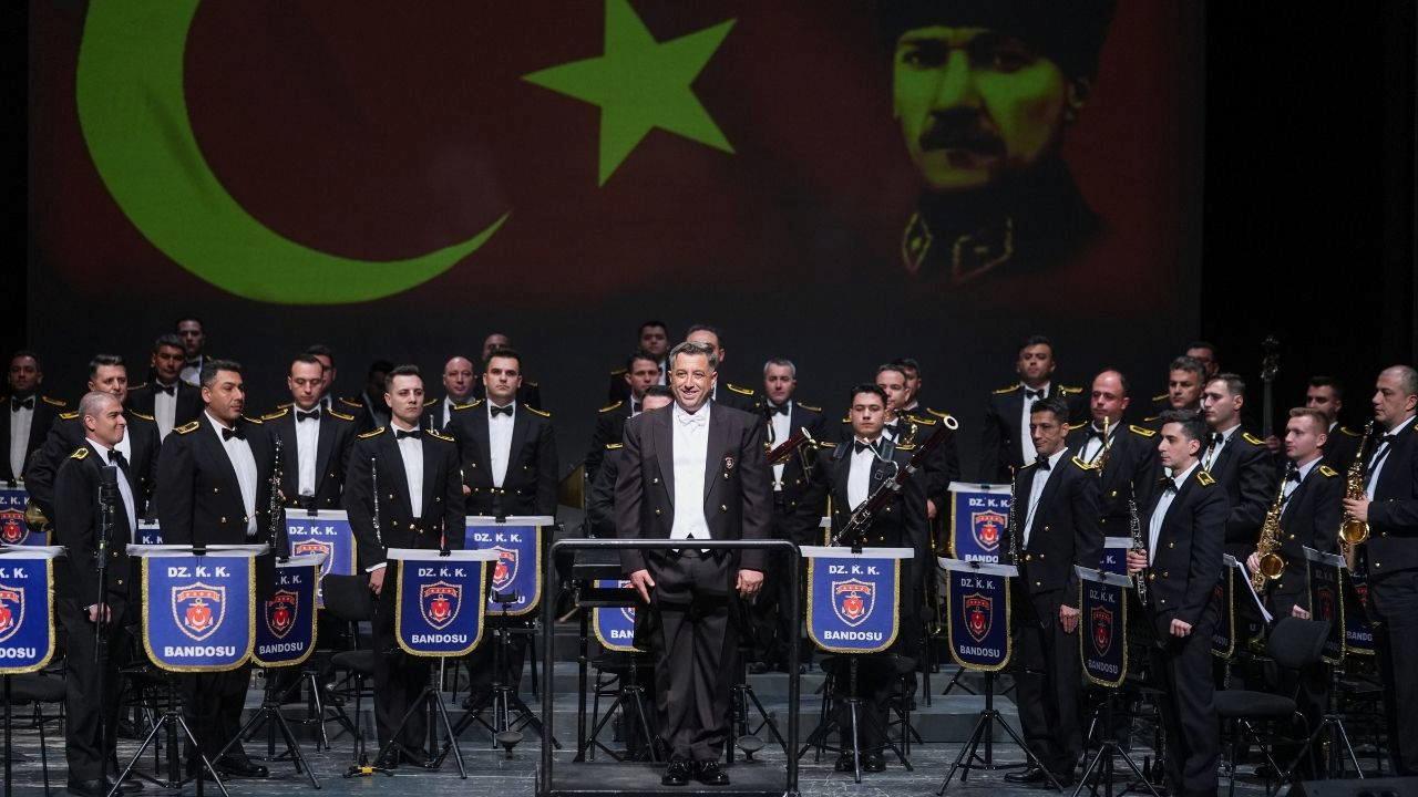 Cumhuriyet Bayramı Coşkusu: ADOB ve Deniz Kuvvetleri Komutanlığı’nın Unutulmaz Konseri!