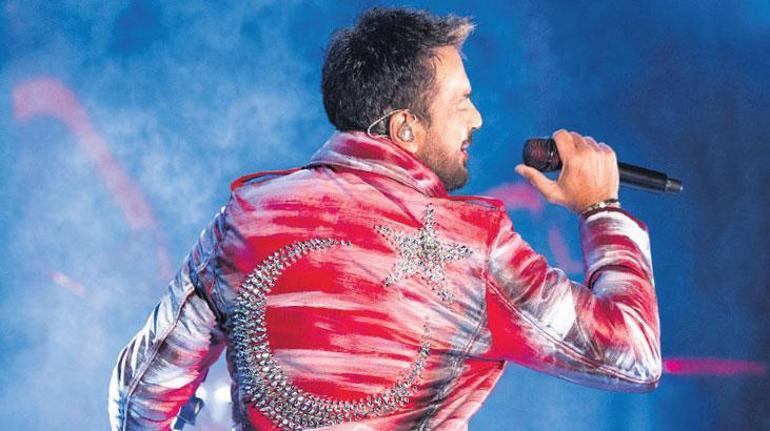 Cumhuriyet Coşkusunun Sahnede Parıltısı 2 Cumhuriyet Coşkusunun Sahnede Parıltısı