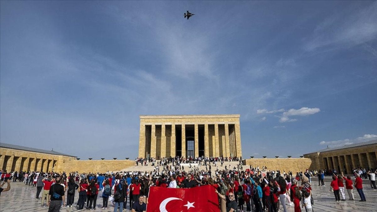 Cumhuriyet'in 102. yılı kutlamaları 21 pare top atışıyla bugün başlayacak 3 Cumhuriyet'in 102. yılı kutlamaları 21 pare top atışıyla bugün başlayacak