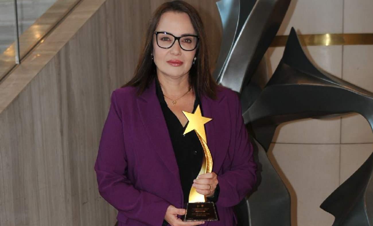 Deniz Uğur'dan Gazzeli kadınlara anlamlı armağan: "Rabbim onlara kuvvet versin" 1 Deniz Uğur'dan Gazzeli kadınlara anlamlı armağan: "Rabbim onlara kuvvet versin"